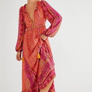 Gorgeous flowing midi/maxi dress with keyhole detail and tie back